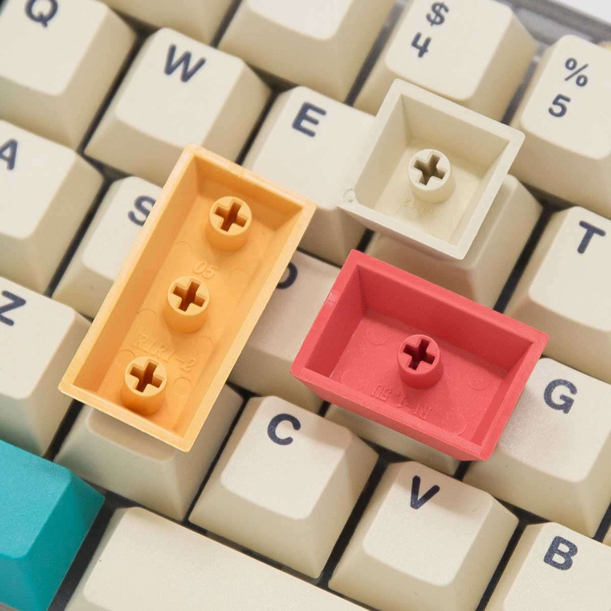 Retro 80s Keycap Set Dye-Sub PBT - Divinikey